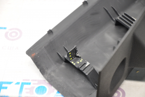 Накладка проема багажника Ford Escape MK3 16-19 черн, царапины, потертость, надрыв крепления, под чистку