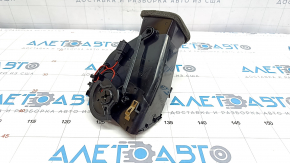Дефлектор повітропроводу передньої панелі центральний правий VW Touareg 11-14
