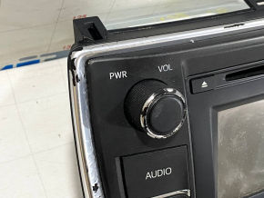 Дисплей радио дисковод проигрыватель Toyota Camry v55 15-17 usa облезает хром, расслаивается покрытие экрана