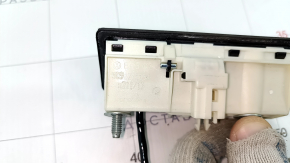 Камера заднего вида с кнопкой и ручкой открывания багажника VW Touareg 11-15 под электропривода