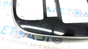 Накладка передней панели центральная Mitsubishi Outlander 14-18 черный глянец, царапины