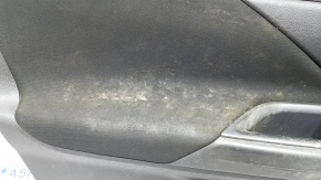 Обшивка двери карточка передняя левая Mitsubishi Outlander 14-21 черн тряпка, царапины, под химчистку