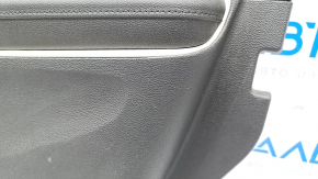 Обшивка двери карточка передняя правая Chevrolet Volt 11-15 черн с серой вставкой, царапины, сломано крепление
