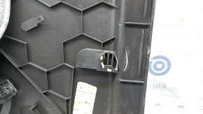 Обшивка дверей картка передня права Chevrolet Volt 11-15 черн з сірою вставкою, подряпини, зламане кріплення