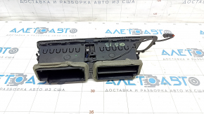 Дефлектор воздуховода передний центральный Audi Q5 8R 09-17 сломано крепление