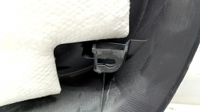 Обшивка двери багажника низ Mazda CX-9 16- черная, царапины, трещина в креплении