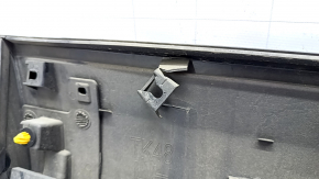 Накладка дверей низ ззаду ліва Mazda CX-9 16- мат, подряпини, зламані кріплення