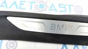 Накладка порога ззаду права BMW X5 F15 14-18 чорна під 3 ряди з хром вставкою, подряпини