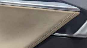 Обшивка двери карточка задняя левая Tesla Model S 12-15 дорест кожа черн, с беж вставкой, с подсветкой, тычка на хроме, царапины на коже