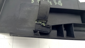 Накладка порога задня ліва всередину BMW X5 E70 07-13 чорна, надламані кріплення