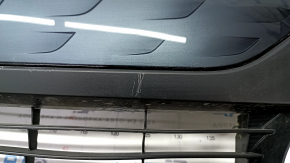 Решетка радиатора grill в сборе Toyota Prius 50 Prime 17-19 без парктроников, примята, царапины, трещина в накладке, сломано крепление