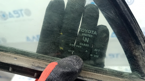 Стекло двери треугольник с уплотнителем заднее левое Toyota Camry v40