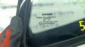 Уплотнитель стекла задний левый Nissan Maxima A36 16- с форточкой, деформирована направляющая