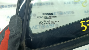 Уплотнитель стекла задний левый Nissan Maxima A36 16- с форточкой, деформирована направляющая