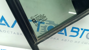 Уплотнитель стекла задний левый с треугольником Chevrolet Volt 16- отсутствует молдинг