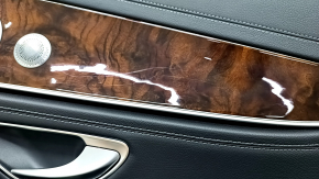 Обшивка дверей картка задня права Mercedes W213 E 300/350/400/450 17-23 чорна шкіра без шторки, вставка під дерево, Burmester, подряпини