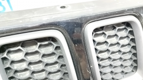 Решетка радиатора grill Jeep Compass 17- в сборе 3 части Trailhawk, черный глянец, серые вставки, песок