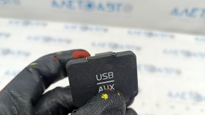 USB Hub, AUX Nissan Versa Note 13-19 царапина