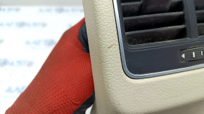 Накладка центральної консолі ззаду VW Passat b7 12-15 USA бежева, з дефлектором, подряпини