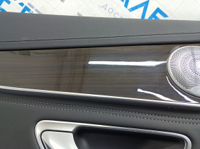 Обшивка дверей картка задня ліва Mercedes C-class W205 15-16 чорна шкіра без шторки, Luxury, вставка під дерево, Burmester, подряпини