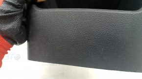 Накладка центральної консолі задня Kia Sorento 14-15 рест, чорний, подряпини