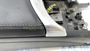 Консоль центральная подлокотник Mercedes C-class W205 15-21 кожа черная, под чистку, вздулся хром