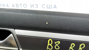 Обшивка двери карточка задняя правая VW Passat b8 16-19 USA беж с беж вставкой кожа, подлокотник кожа, молдинг графит, царапины, надрыв, под чистку