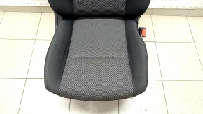Пассажирское сидение Nissan Rogue Sport 17- без airbag, механич, тряпка, черное с серой вставкой