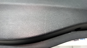 Обшивка двери карточка задняя правая Ford Edge 19-23 черная Titanium, вставка и подлокотник черная кожа, белая строчка, царапины