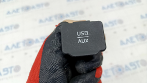 USB Hub, AUX Nissan Sentra 15-19 с крышкой