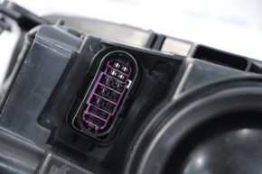 Фара передняя правая голая Ford Escape MK3 17-19 рест галоген светлая с креплением новый неоригинал