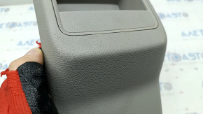Накладка центральной консоли задняя VW Passat b8 16-19 USA серая, царапины, надлом креп