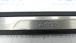 Накладка порога передня права Jeep Grand Cherokee WK2 11-21 чорна з хромом, подряпини