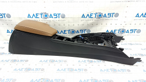 Консоль центральная подлокотник BMW 4 F32/33/36 14-16 черная, подлокотник кожа коричневая, потерт подлокотник, под чистку