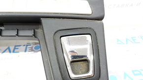 Накладка отвору багажника Volvo V90 17-22 usa чорна з хром вставками, подряпини