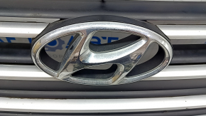 Грати радіатора grill Hyundai Elantra AD 17-18 дорест, матовий хром, з емблемою, подряпини, пісок, не заводські отвори