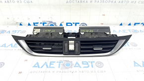 Дефлектор воздуховода передней панели центральный Alfa Romeo Stelvio 18- царапина, надломано крепление