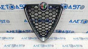 Решетка радиатора grill в сборе Alfa Romeo Stelvio 18-22 с эмблемой, тычки, вздулся хром