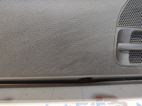 Обшивка дверей картка передня ліва VW Jetta 11-18 USA чорний з беж вставкою пластик, підлокітник шкіра, молдинг сірий глянець, подряпини