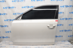 Двері в зборі передня ліва VW Passat b7 12-15 USA білий LB9A, фарбована 0,25мм, тичка, зам'ятий кут, подряпини на склі, потріскана накладка
