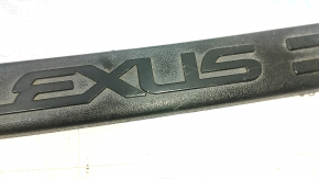 Накладка заднего бампера Lexus NX300 15-21 структура, царапины, потерта