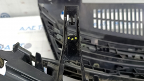 Решетка радиатора grill в сборе VW Tiguan 12-17 рест со значком, песок, слом креп
