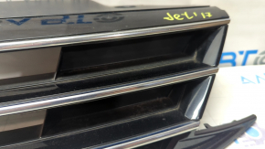 Решетка радиатора grill VW Jetta 15-18 USA со значком, с хромом, песок