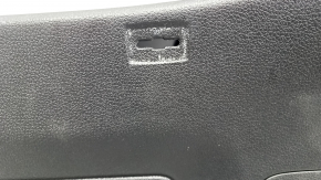 Обшивка дверей багажника VW Tiguan 09-17 чорна подряпини, затерта, відсутні заглушки