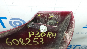 Поріг правий Toyota Prius 30 10-15 червоний, потертий, зламане кріплення