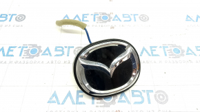 Эмблема значок крышки багажника Mazda 3 19- 4d с кнопкой