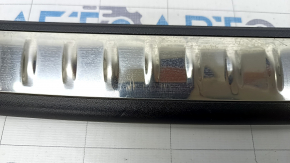Накладка заднього бампера верхня хром Infiniti QX50 19- подряпини