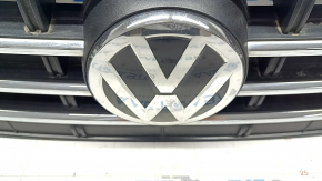 Решетка радиатора grill VW Jetta 19- с эмблемой, под радар, песок, надлом крепления