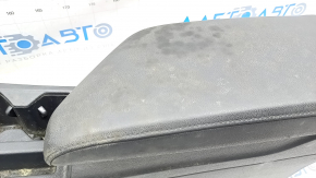 Консоль центральна підлокітник та підсклянники VW Jetta 19- шкіра чорна, подряпини, під чищення, надрив