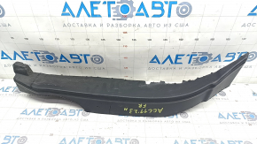 Ущільнювач крила двері-крило правий Honda Accord 23-26